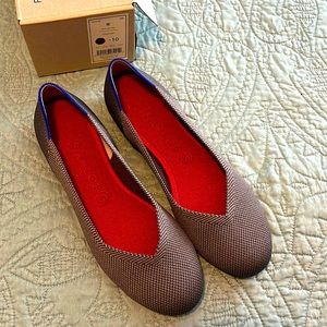 New in box! Rothy’s charcoal flat